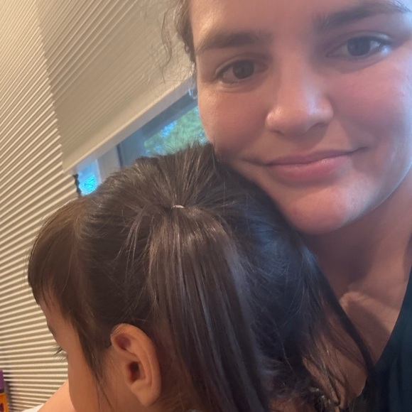 Meet your Posher, Carolyn - Picture 2 of 2